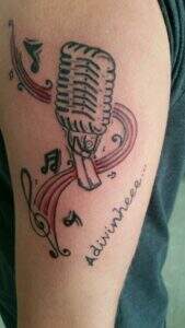 Tatuagem de microfone