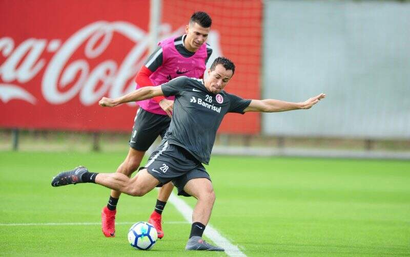 Leandro Damião e Dourado serão reavaliados e podem ser desfalques contra o Flu