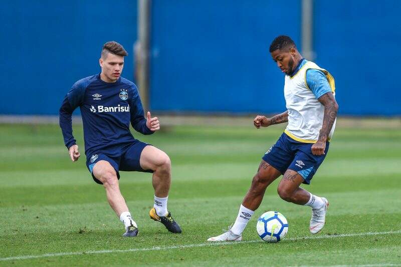 Grêmio tem treino marcado por susto e Renato mantém mistério sobre a escalação