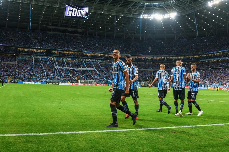 Gr&ecirc;mio garante classifica&ccedil;&atilde;o com goleada e enfrentar&aacute; o River Plate na semifinal