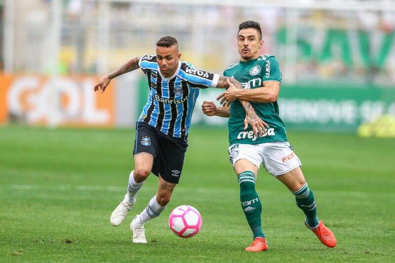 Luan sente problema no pé direito e vira preocupação para o duelo contra o River