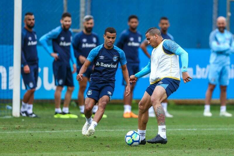 Grêmio tem seis desfalques e dúvida no ataque para enfrentar o Palmeiras