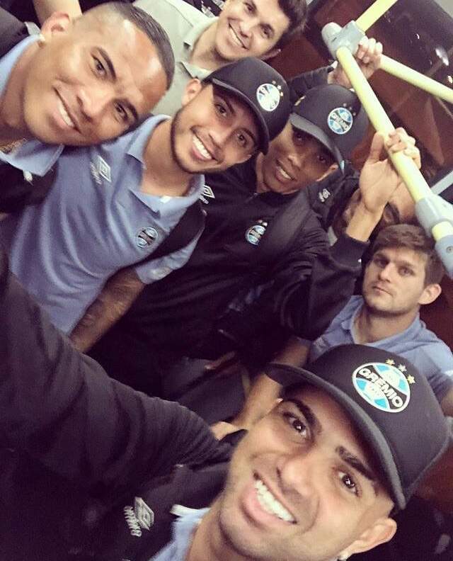Com presença de Luan, Grêmio embarca para duelo na Argentina