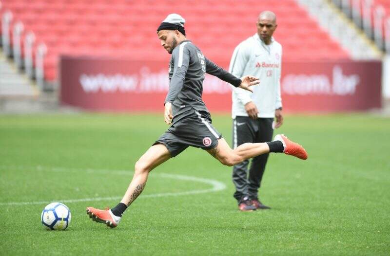 Inter faz primeiro treino fechado para definir ajustes contra o Santos