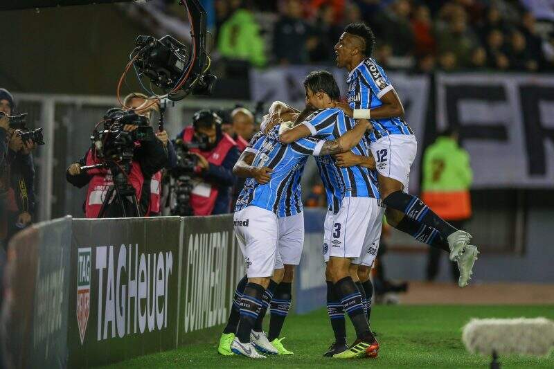 Michel marca e Grêmio sai na frente por vaga na final da Libertadores
