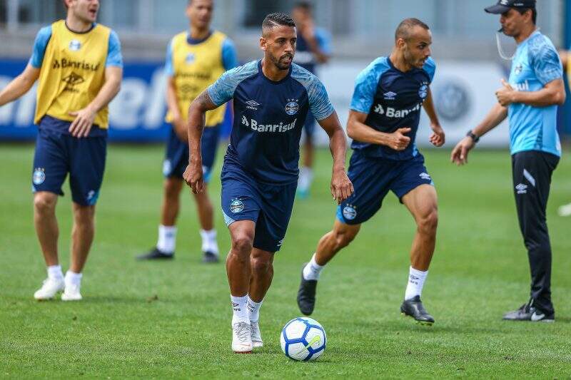 Renato encaminha time com reservas para duelo contra o América