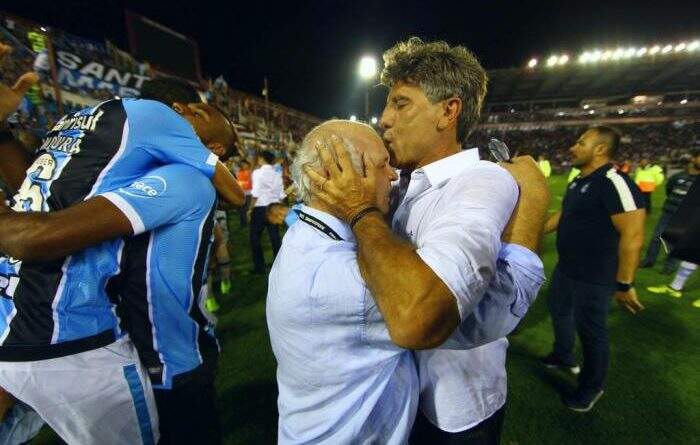 Presidente do Grêmio define prazo final para resposta de Renato