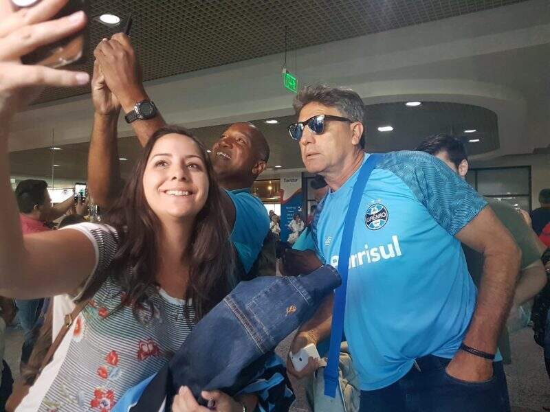 Após empate contra o Vitória, Grêmio desembarca em Porto Alegre
