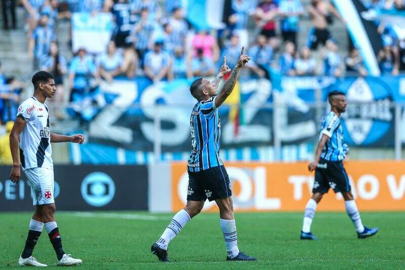 Matheus Henrique vira nos acréscimos e Grêmio entra no G-4 do Brasileirão