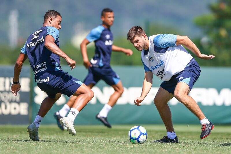 Grêmio deve ter retornos de Kannemann e Maicon contra o Vitória