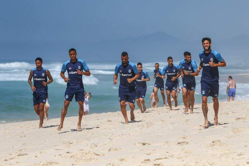 Após derrota para o Flamengo, Grêmio inicia preparação no Rio