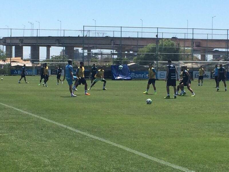 Grêmio treina com volta de André e baixas de Maicon e Kannemann