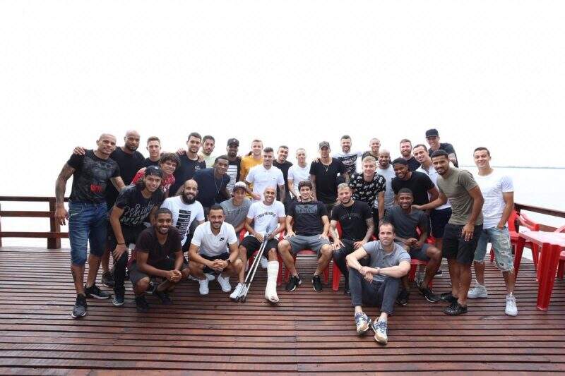 Elenco do Inter celebra temporada com churrasco