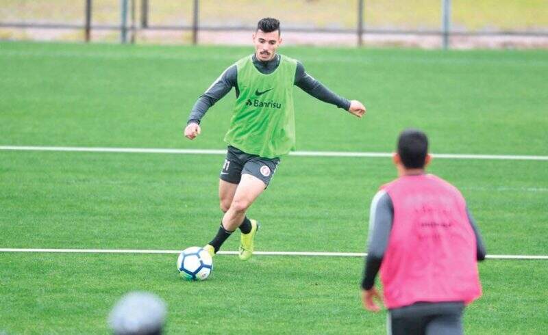 Zeca sofre entorse no tornozelo e fica de fora do confronto contra o Atlético