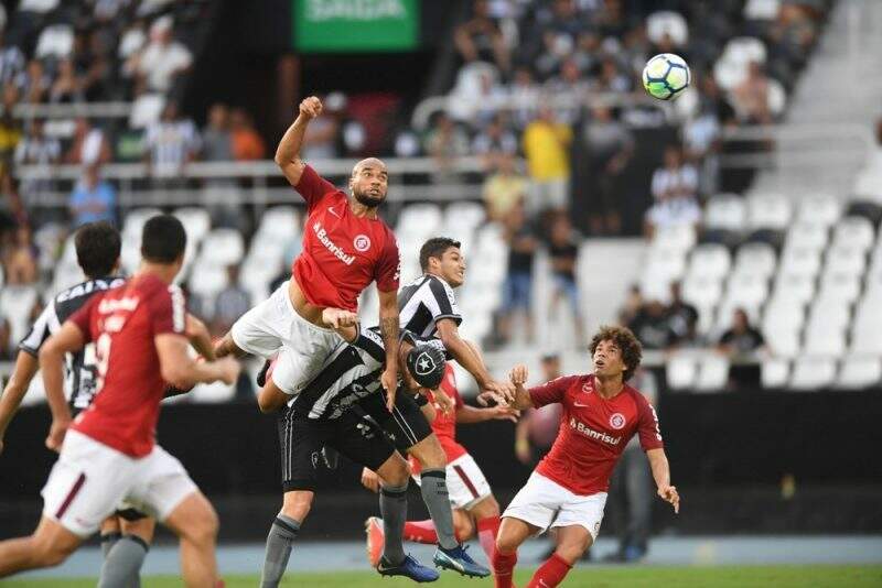 Por expulsões contra o Botafogo, Rodrigo Moledo e Wellington Silva ficam de fora da próxima rodada