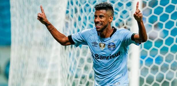 Grêmio acerta permanência de Léo Moura por mais um temporada