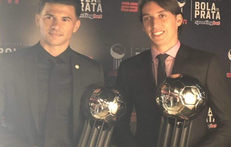 Jogadores da dupla Gre-Nal conquistam prêmio da Bola de Prata; confira a escalação do Campeonato