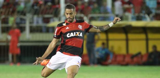 Grêmio encaminha acerto com volante Rômulo, do Flamengo