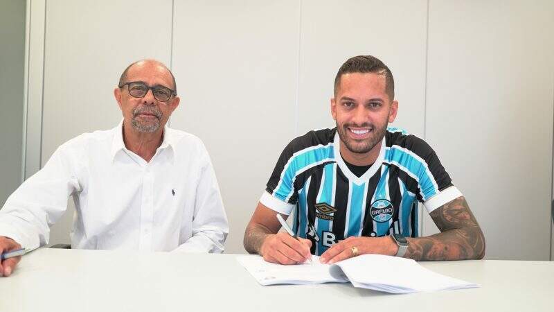 Grêmio anuncia volante Rômulo