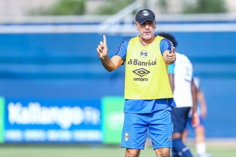 Renato repete escalação em treino e encaminha time para estreia no Gauchão