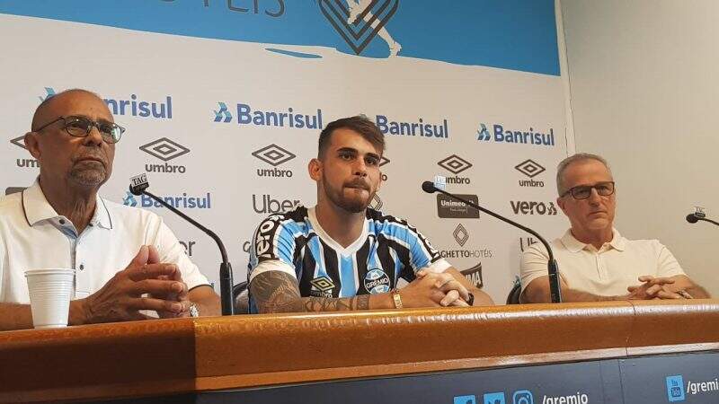 Grêmio apresenta oficialmente Felipe Vizeu