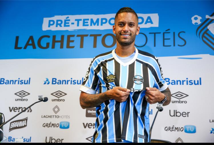 “Já me sinto em casa”, diz Rômulo ao ser apresentado pelo Grêmio