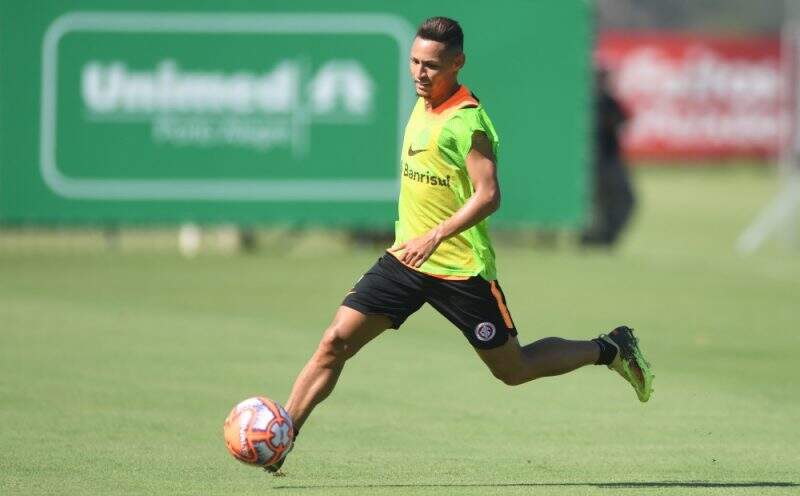 Com baixa de Pottker, Neilton deve ganhar chance entre os titulares contra o Brasil de Pelotas