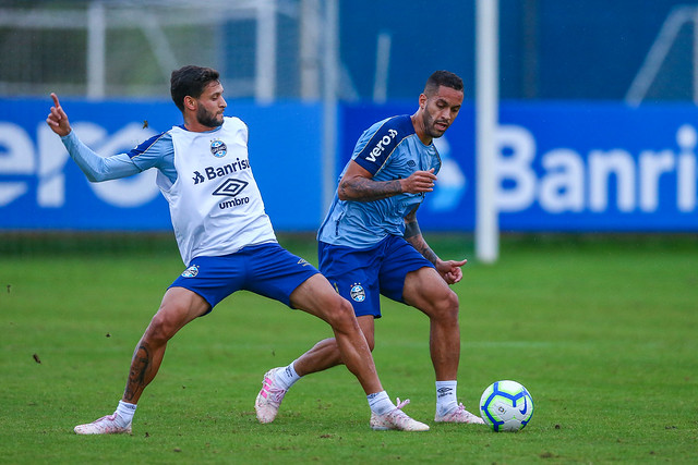 Treino Gremio Grêmio realiza último treino antes da decisão contra o Juventude e, sem Alisson, dúvida fica na extrema direita