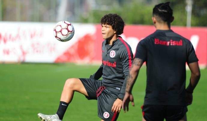 camilo Presidente da Chape confirma negociação com Camilo, meia do Inter: “Ele tem todo interesse”