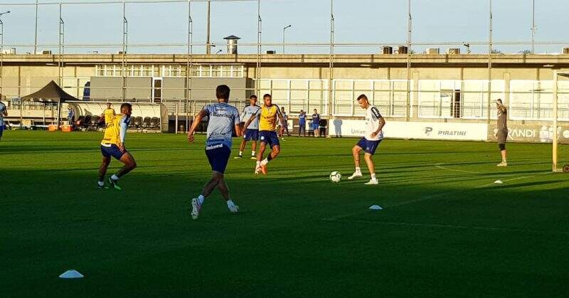IMG_20190605_170538_984 Luan faz treino com bola e pode voltar a ser opção para Renato; dúvida segue na lateral-esquerda