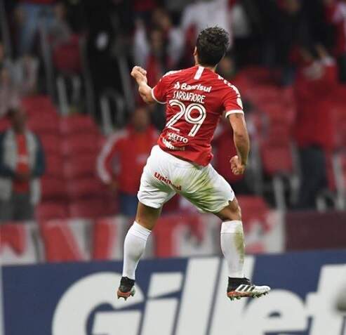 Sem título Com gol nos acréscimos, Inter vence o Ceará por 2 a 0