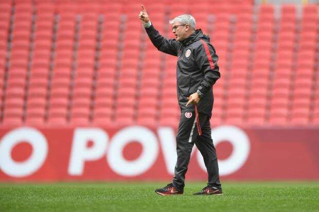 images (2) Com volta de Guerrero e time praticamente definido, Odair comanda último treino antes de encarar o Palmeiras