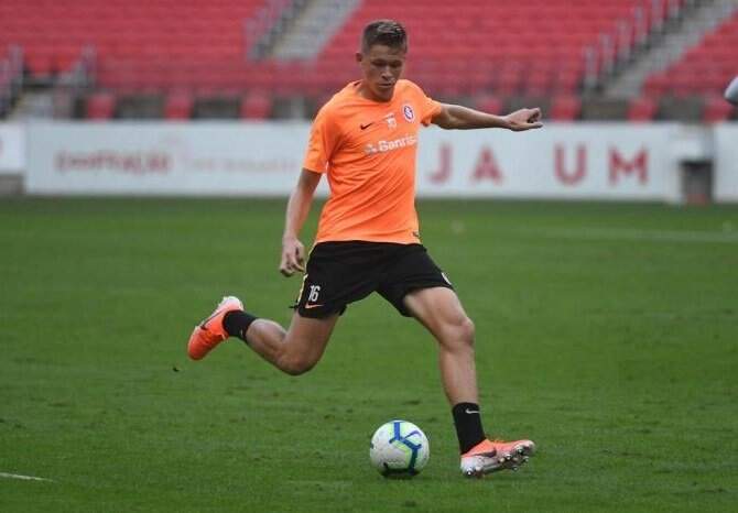 x25250014.jpg.pagespeed.ic.xtXRm6zuCM Com time alternativo, Inter recebe o Ceará pelo Campeonato Brasileiro