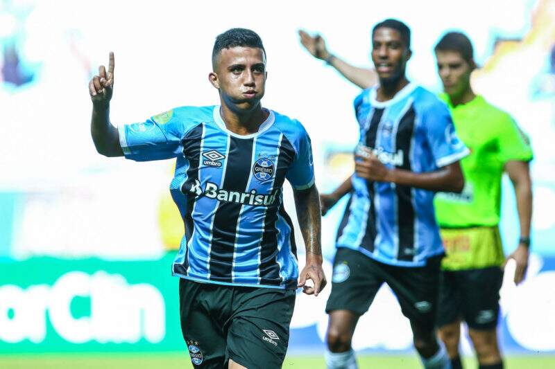 matheus-henrique-Grêmio (1) Dispensado das categorias de base, Matheus Henrique vira afirmação no profissional, completa 50 jogos e trilha nova história no Grêmio