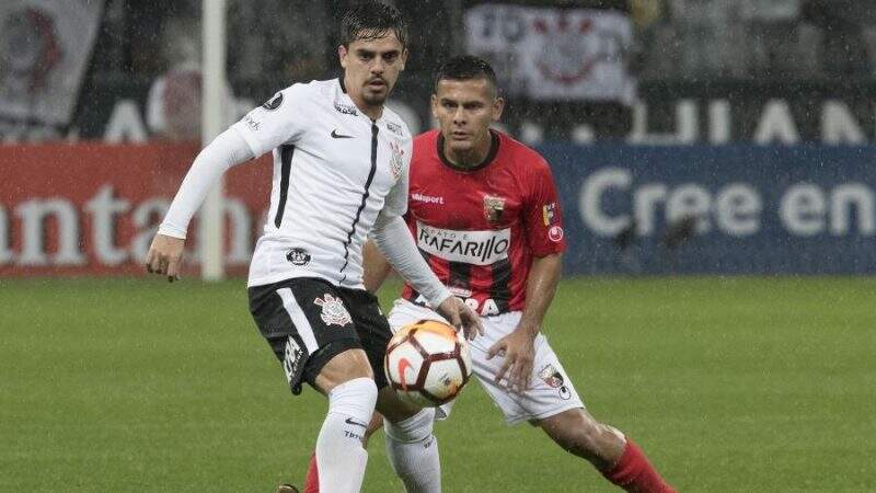 lateral-fagner-passa-a-bola-durante-partida-entre-corinthians-e-deportivo-lara-ven-pela-copa-libertadores-de-2018-1557797979209_v2_900x506 Copa Sul-Americana: confira Corinthians e Deportivo Lara pela TV Pampa