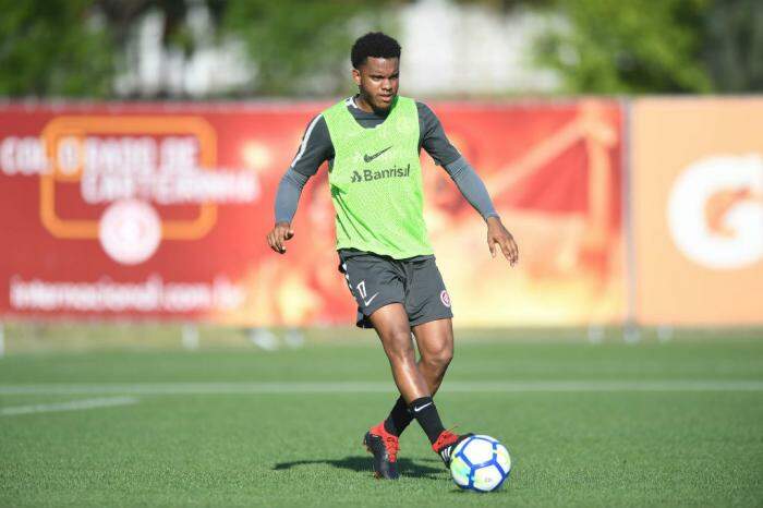 24746035 Inter e Sport discutem cláusula para renovação do contrato de Rithely