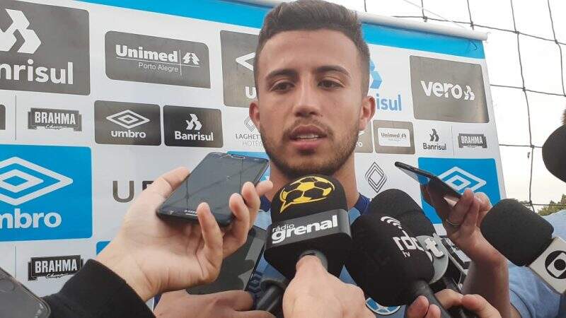 matheus henrique Matheus Henrique afirma não pensar na Europa e diz que o Grêmio tem “condições de brigar pelas competições até o final do ano”