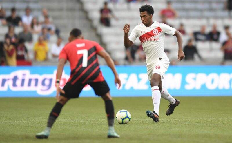 inter2 Com reservas em campo, Inter perde para o Athletico-PR, em Curitiba, pelo Brasileirão