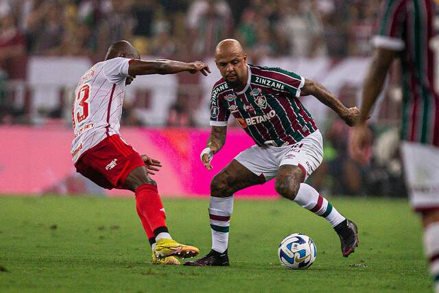 Fluminense e Internacional empatam em jogo eletrizante pela ida da