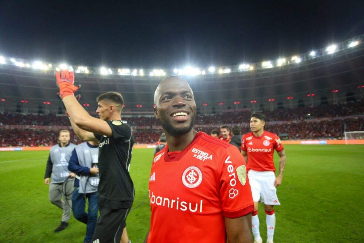 Valencia, atacante do Equador, marca primeiro gol da Copa do Mundo