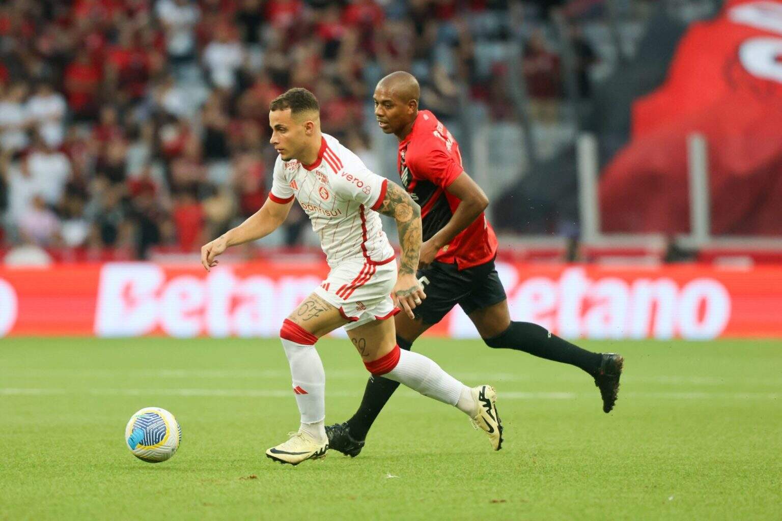Fora de casa, Inter perde para o Athletico-PR e conhece sua primeira ...