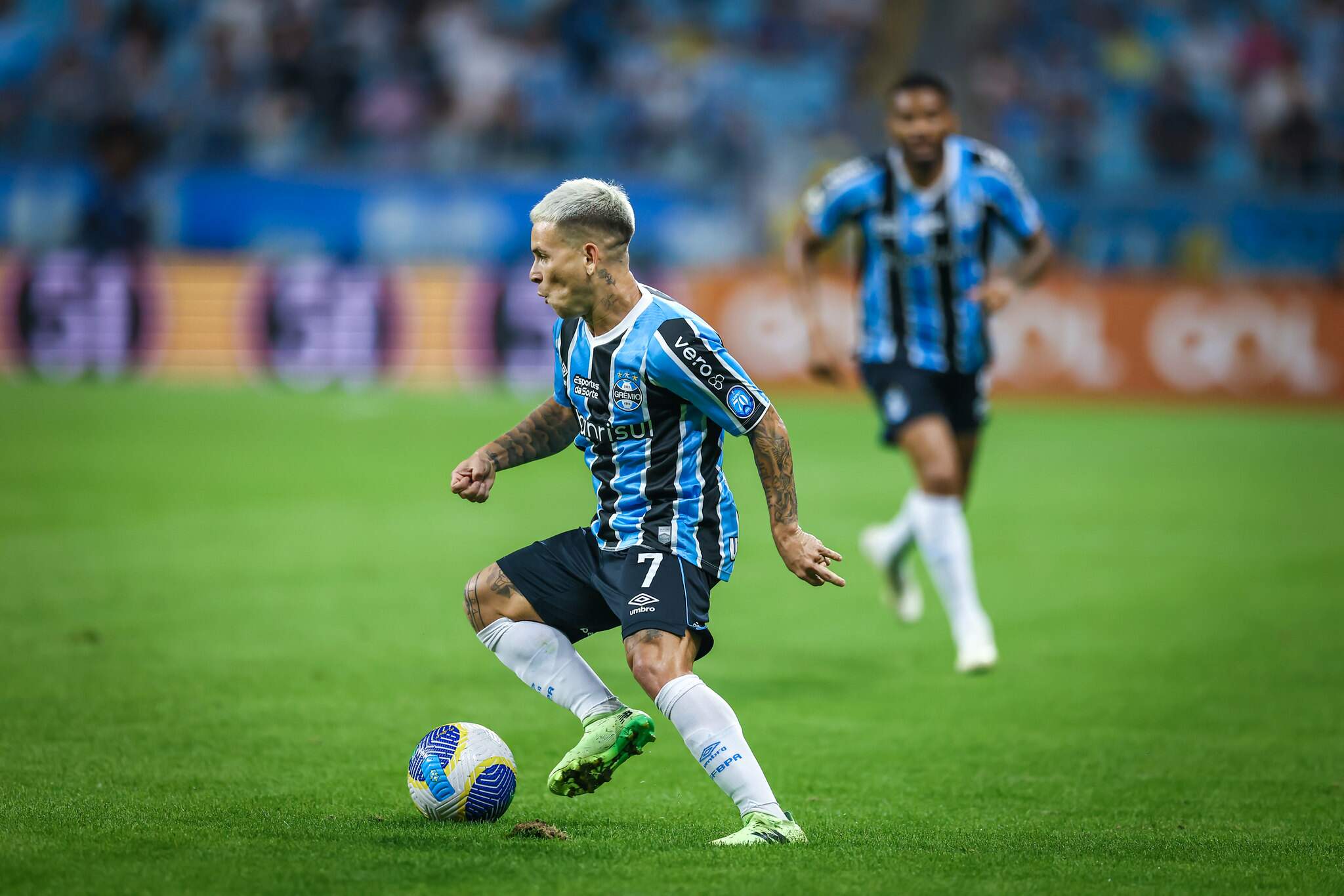 Na Arena, Grêmio vence por 3 a 1 o Atlético-GO e se afasta do zona de ...